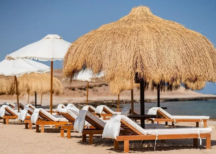 Boho-chic Beachfront Ain Sokhna, Garden شاليه