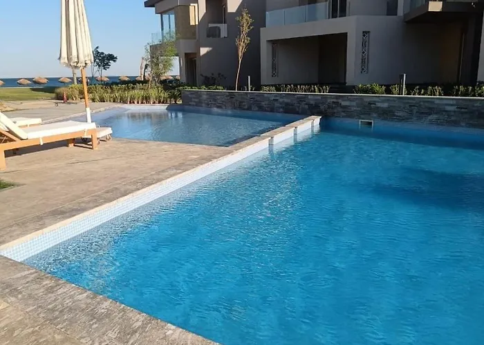 شاليه Boho-chic Beachfront Ain Sokhna, Garden عين السخنة
