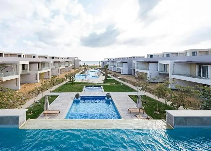شاليه Boho-chic Beachfront Ain Sokhna, Garden *